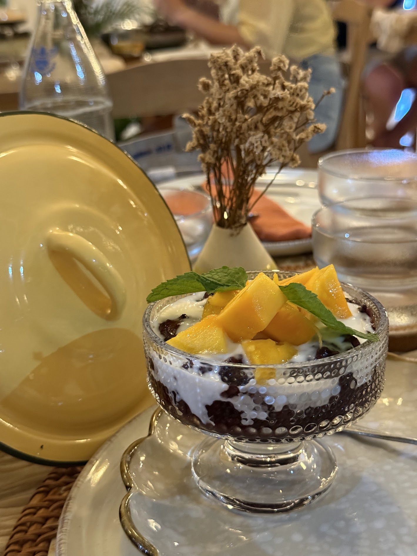 Mango sticky rice with black rice and coconut